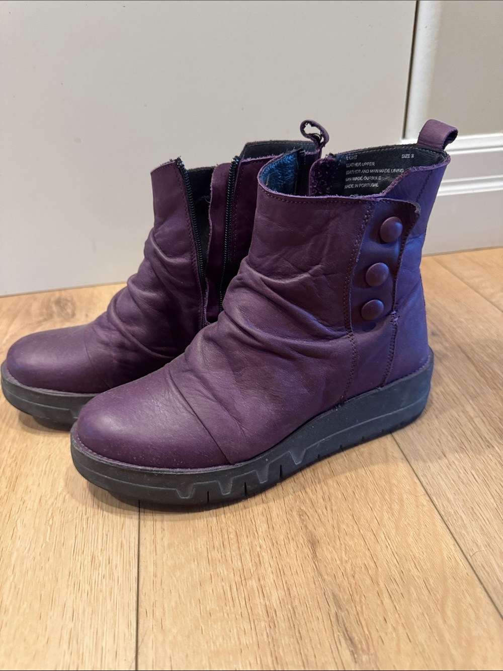 Rare PURPLE - Women’s Leather Ankle Boots with Button Accent - great condition.
